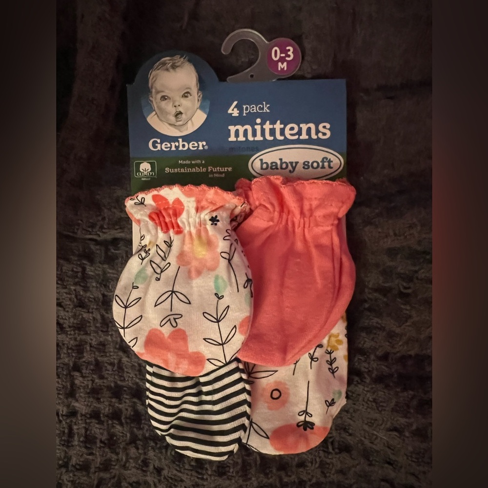 0-3 month newborn mittens! New!